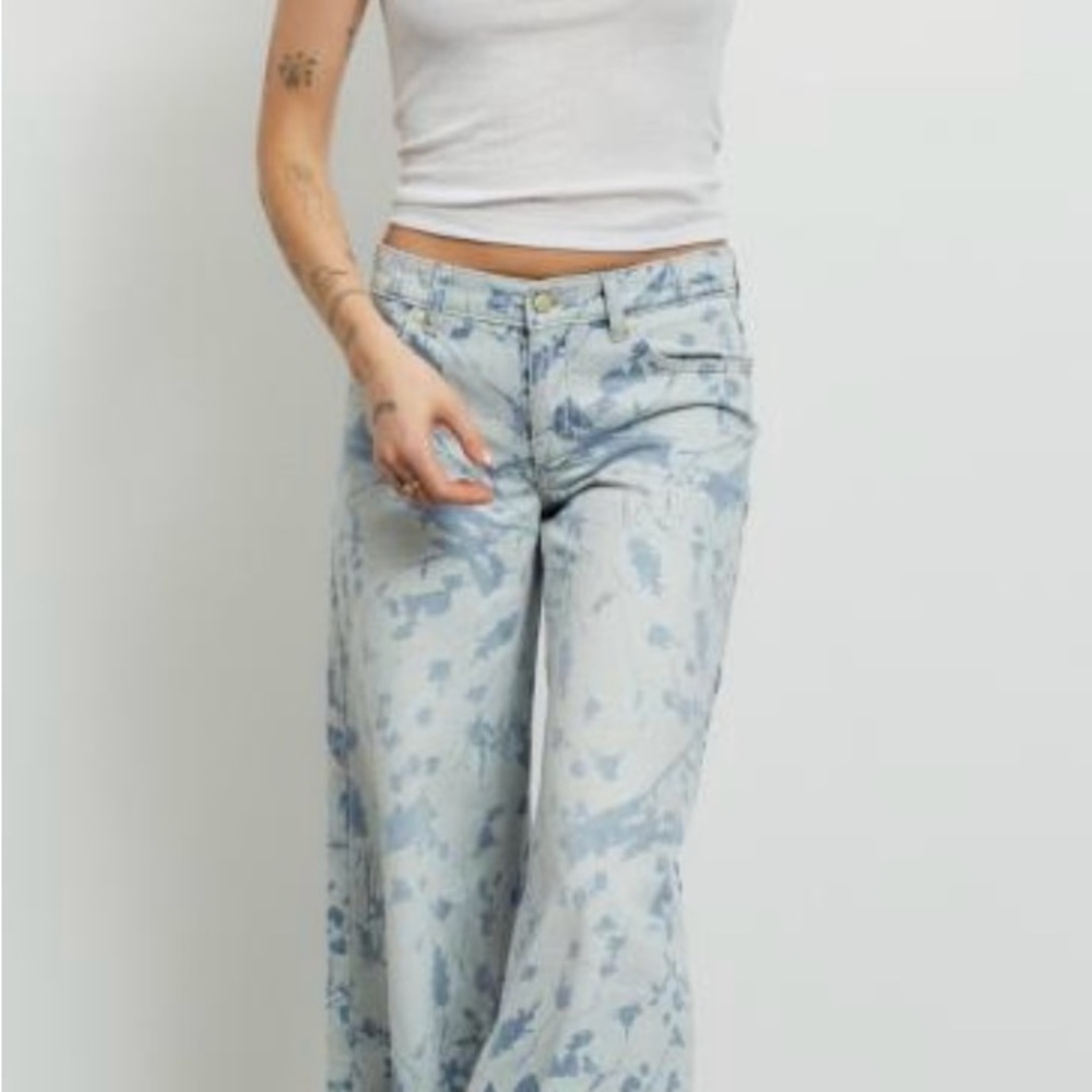 NWT BDG (UO exclusive) Floral print wide leg jeans Size 28 Relaxed fit Low rise - Picture 12 of 12